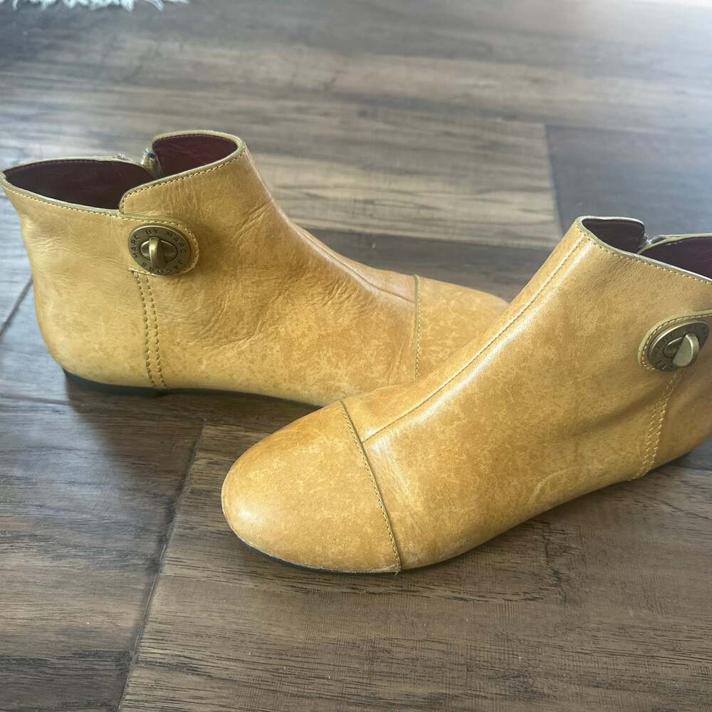 Marc By Marc Jacobs McDougal Leather Ankle Booties in Caramel